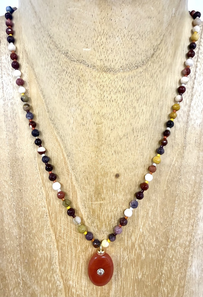 Collier en mokaïte
