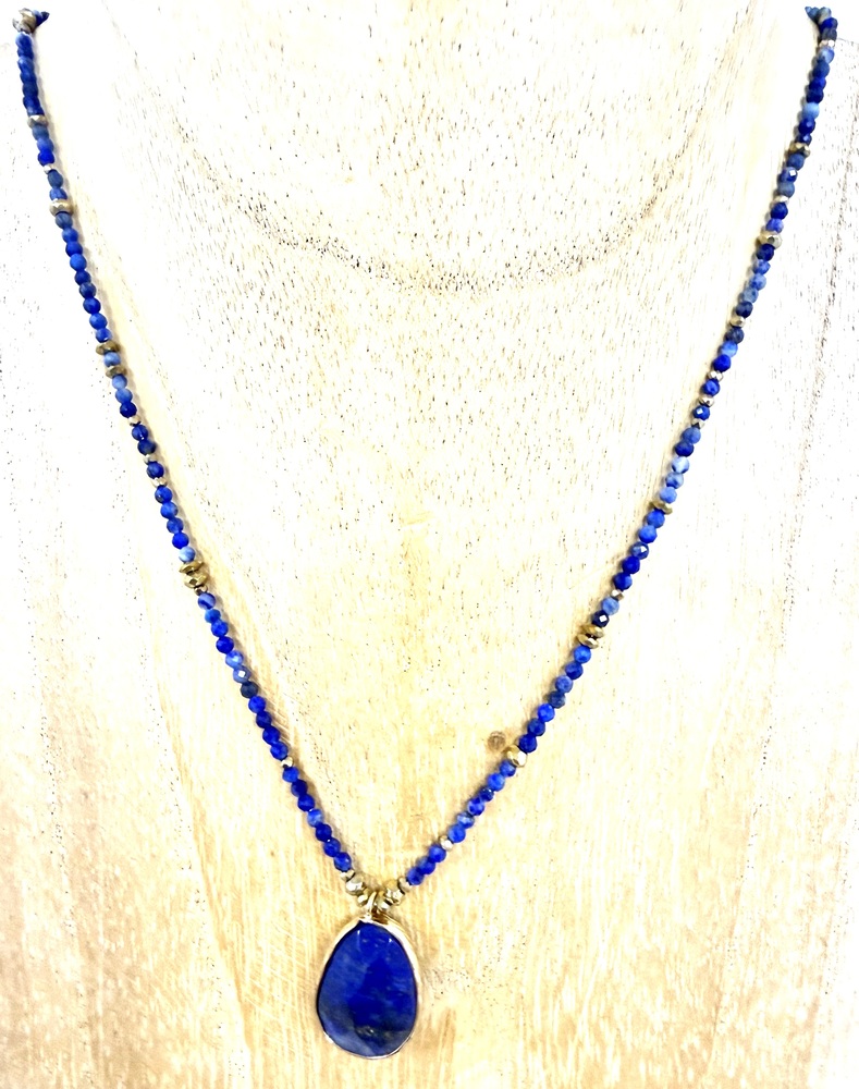 Collier court en Lapis Lazuli